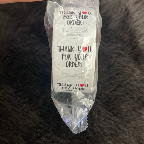 2 Sticker rolls. 500 count. 1 inch circle - Picture 3 of 3